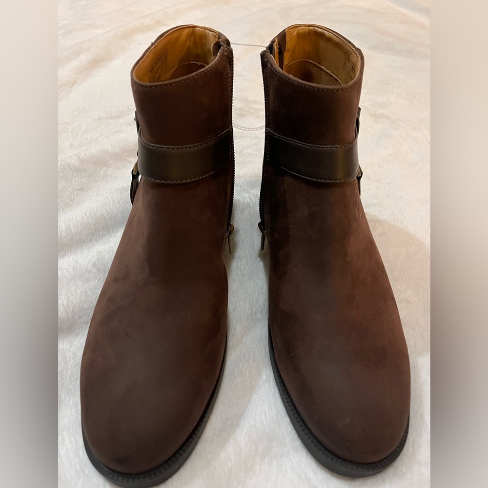 Brand New Vionic Booties Size 6.5 Brown
